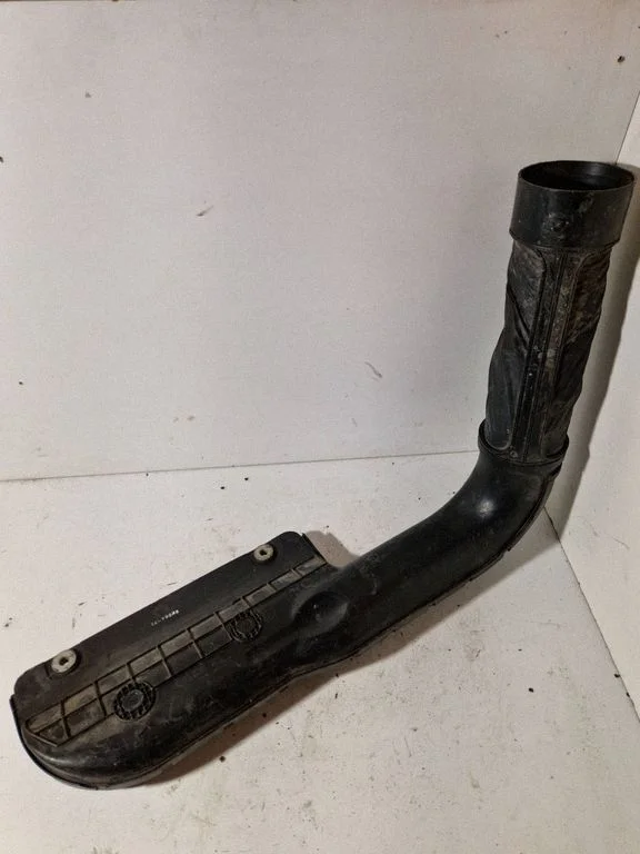 Air intake hose/pipe 28210
