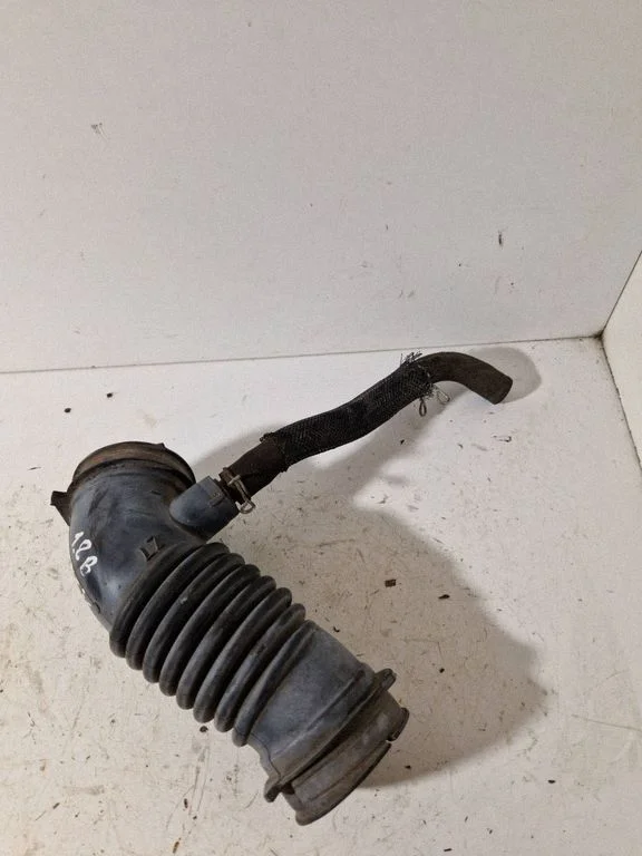 Air intake hose/pipe – Toyota Avensis T270 (2012-2015)