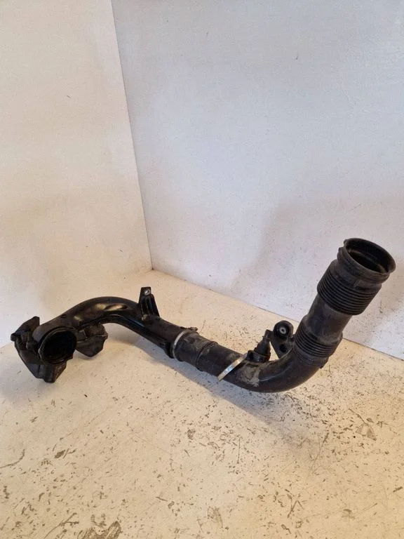 Air intake hose/pipe 31370120