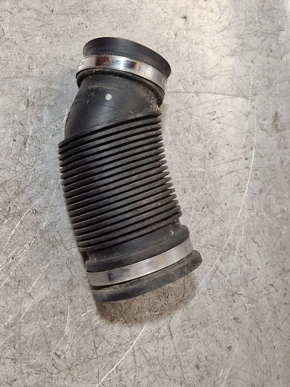Air intake hose/pipe – Opel Zafira B (2005-2014)