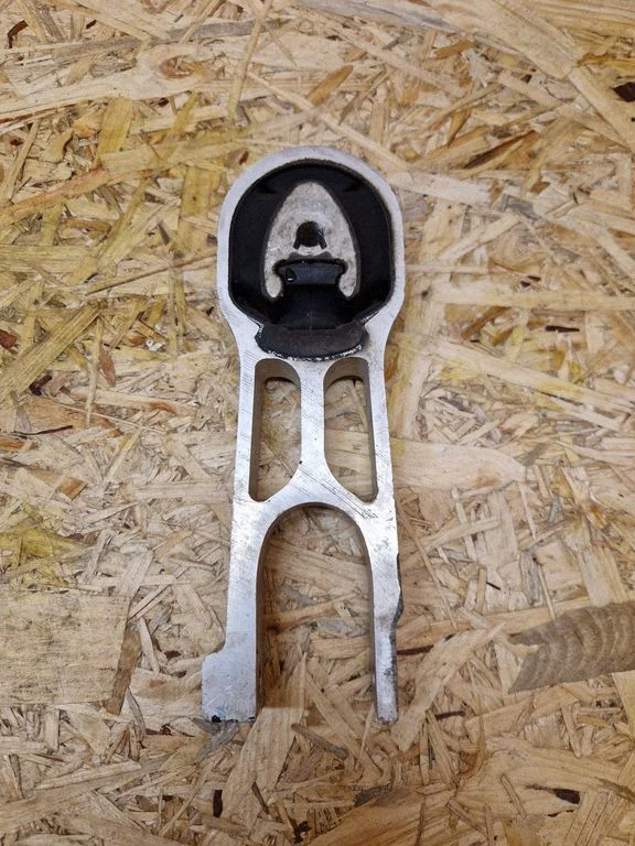 Engine mount bracket 9826527880