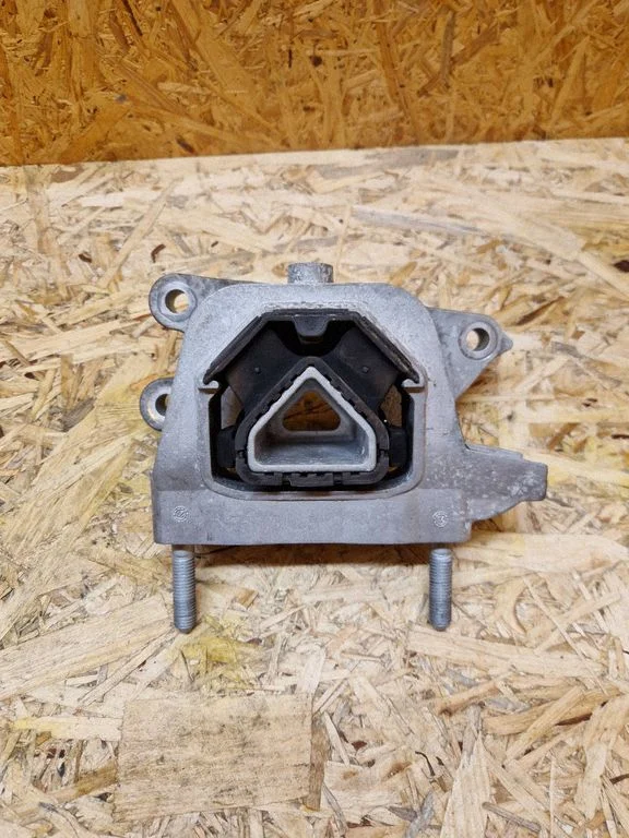 Engine mount bracket 9826533880
