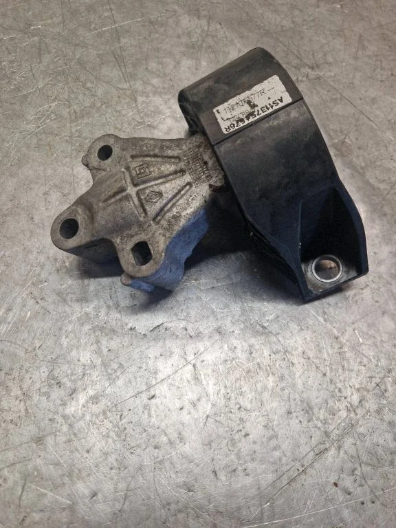 Engine mount bracket 112106577R