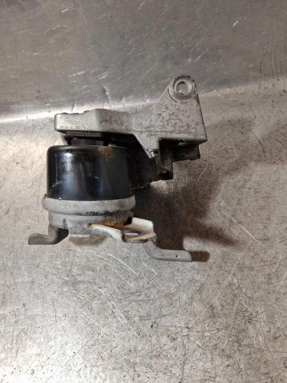 Engine mount bracket – Volvo V70 (2014-2016)