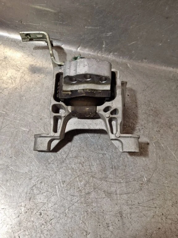 Engine mount bracket K1442