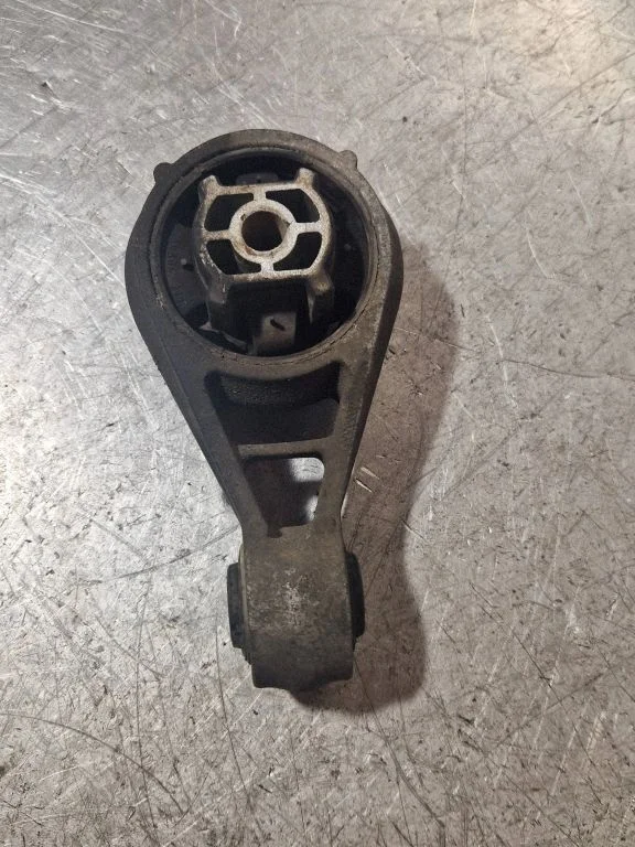 Engine mount bracket – Mini Cooper Countryman R60 (2011-2016)