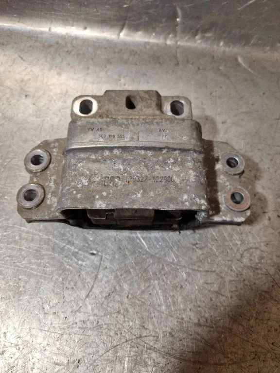 Engine mount bracket 3C0199555