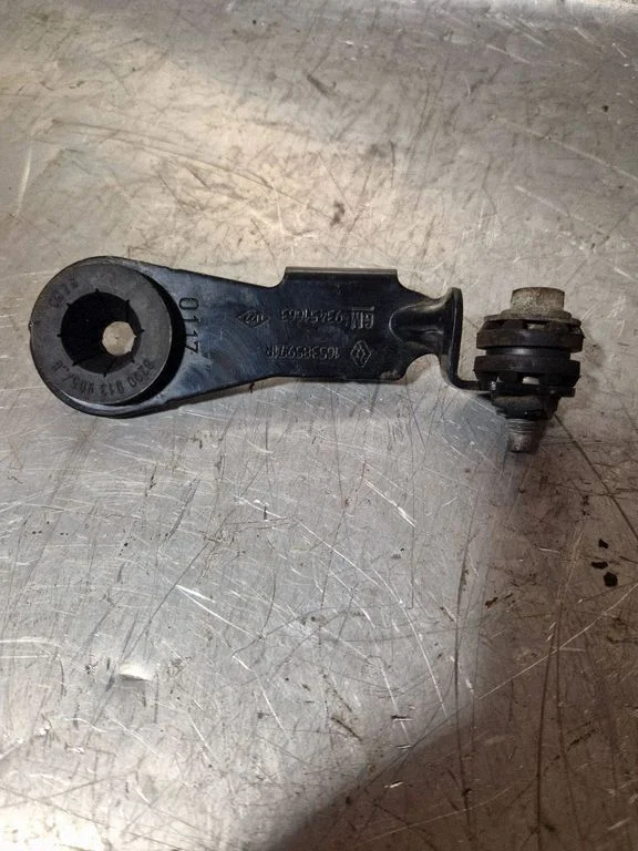 Engine mount bracket 165385971R