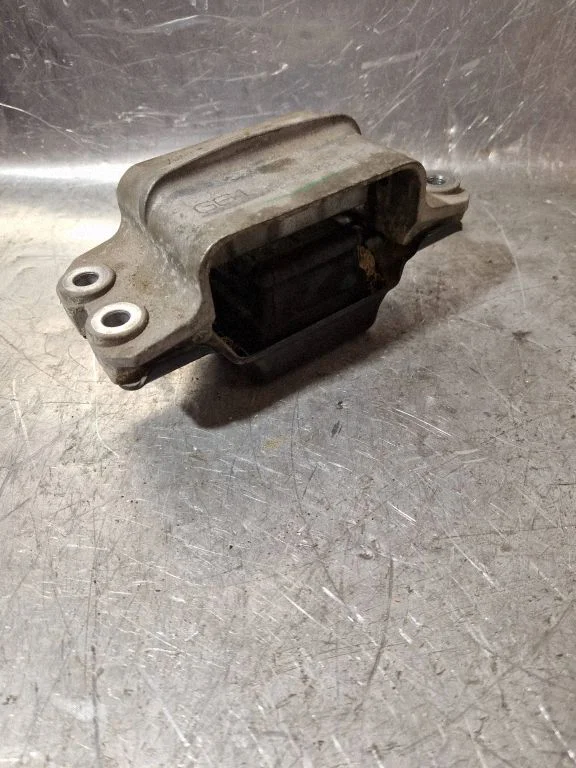 Engine mount bracket 1K0199555