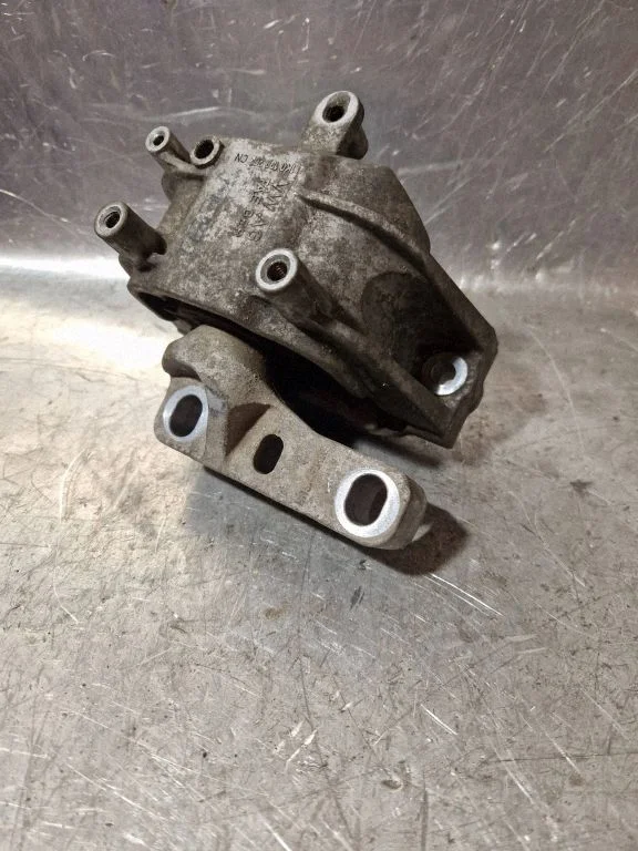 Engine mount bracket 1K0199262C