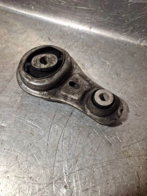 Engine mount bracket 93866731