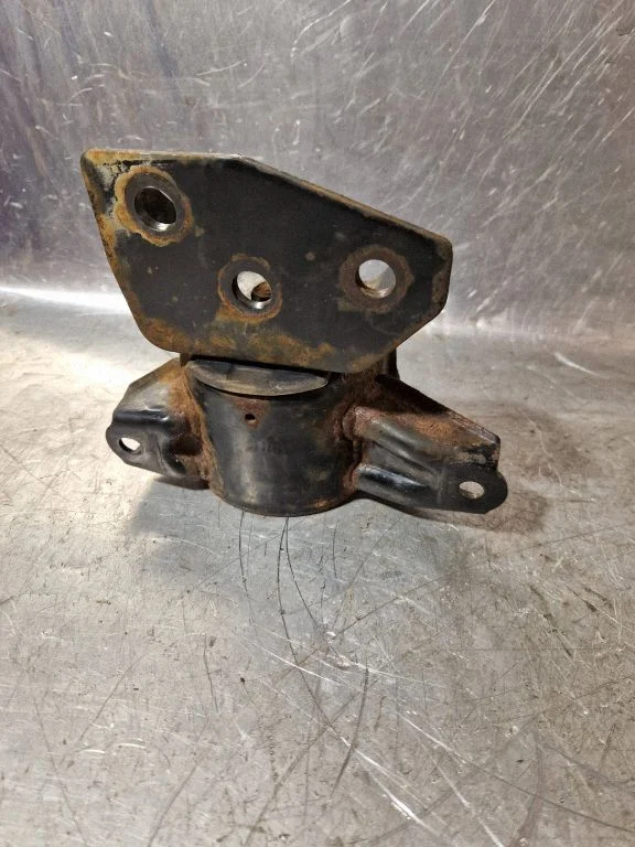 Engine mount bracket