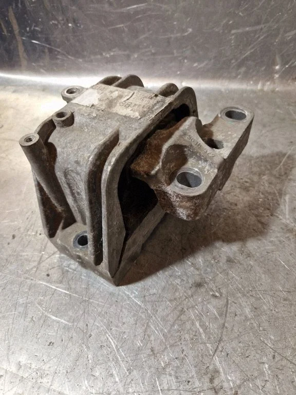 Engine mount bracket – Seat Leon (1P) (2005-2012)
