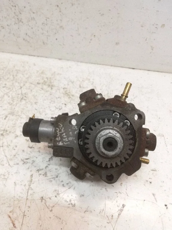 Fuel injection high pressure pump – Renault Trafic II (X83) (2001-2014)
