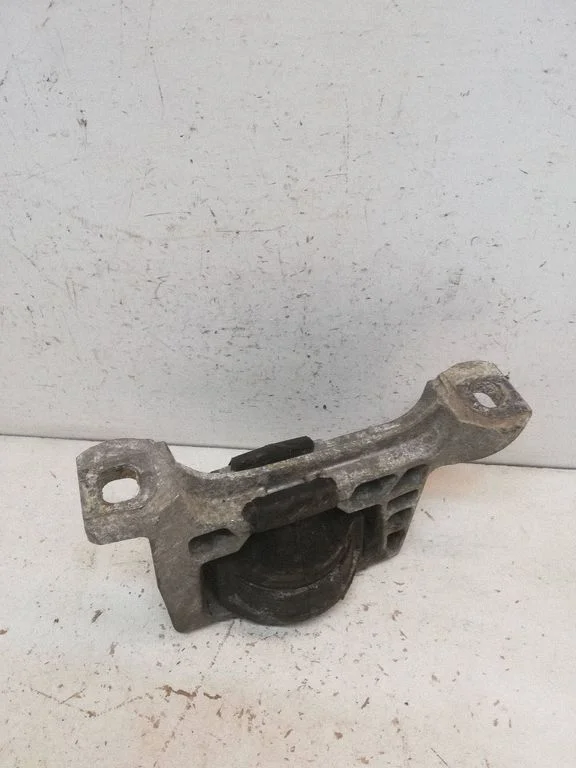 Engine mount bracket – Ford C-MAX II (2010-2019)