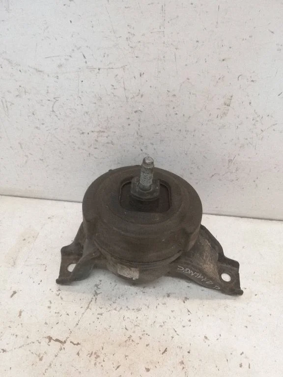 Engine mount bracket – Hyundai Santa Fe (2013-2017)