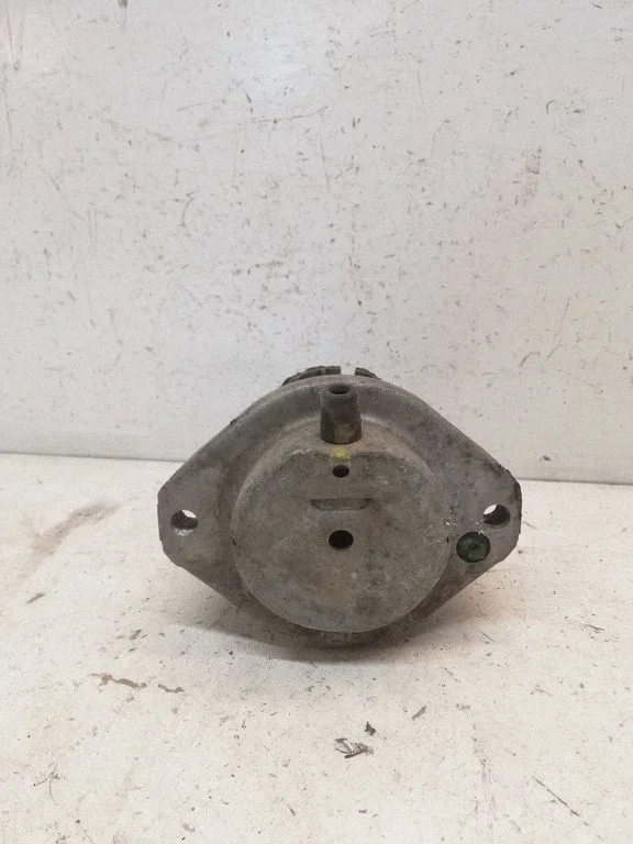 Engine mount bracket 6774620