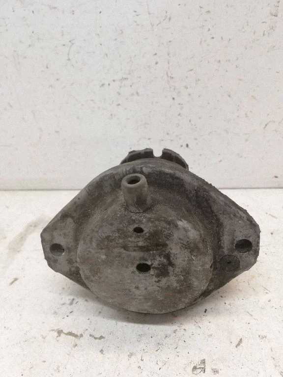 Engine mount bracket 6774620