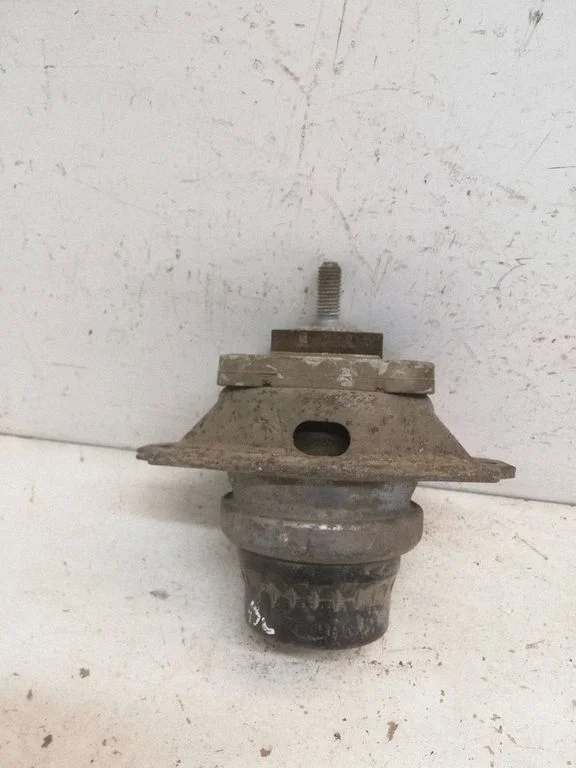 Engine mount bracket – Land Rover Discovery Sport (2014-)
