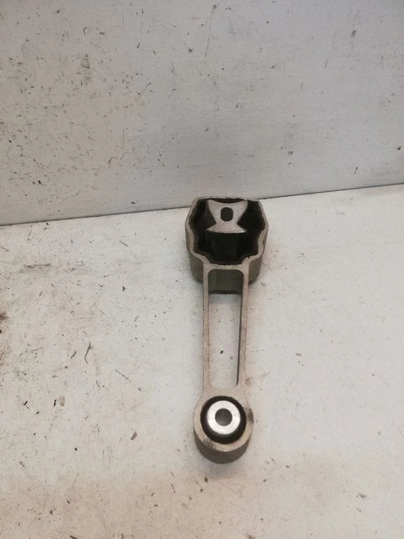 Engine mount bracket 30793322
