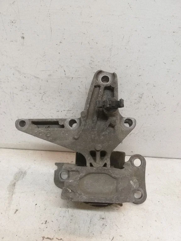Engine mount bracket – Renault Scenic III - Grand scenic III (2009-2016)