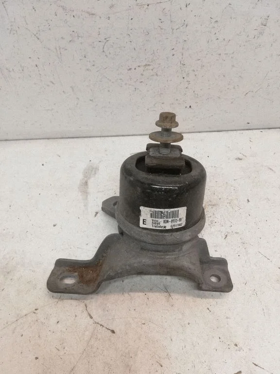 Engine mount bracket 8G9N6F012BB