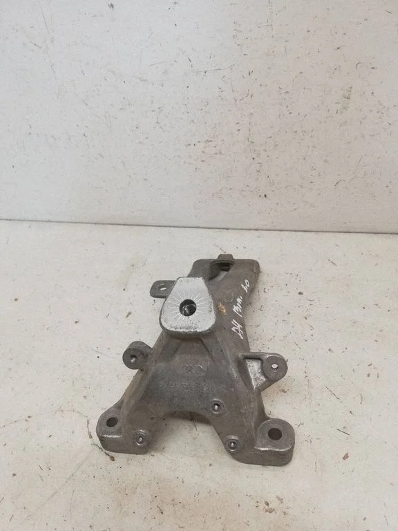 Engine mounting bracket – Audi A6 S6 C7 4G (2011-2018)