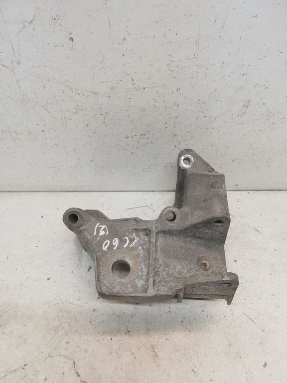 Engine mounting bracket 6G926P096FC