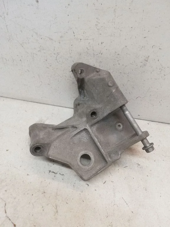 Engine mounting bracket 6G926P006FC
