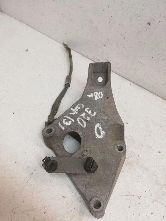 Engine mounting bracket – BMW 3 Series E92 E93 (2005-2014)