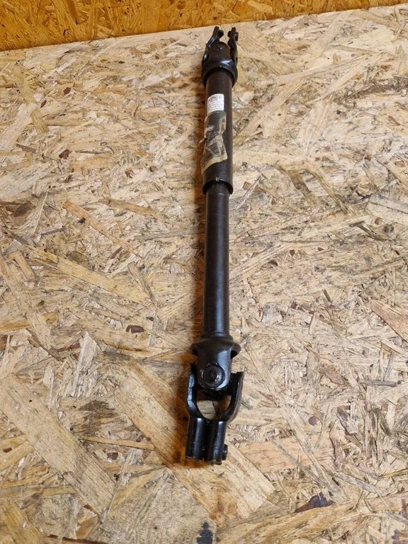 Steering column universal joint 13351822