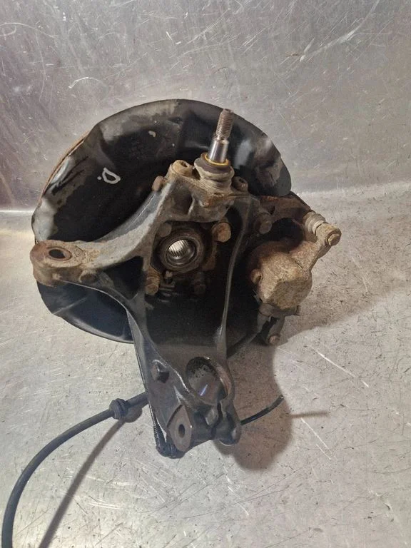 Front wheel hub spindle knuckle – right