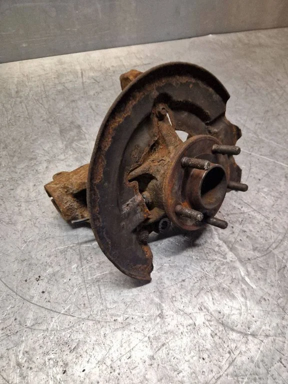 Front wheel hub spindle knuckle – left