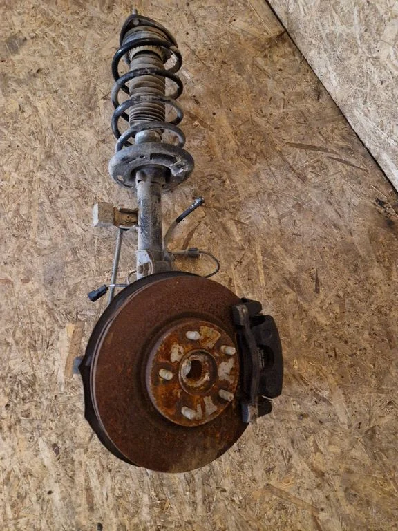 Front wheel hub spindle knuckle – right