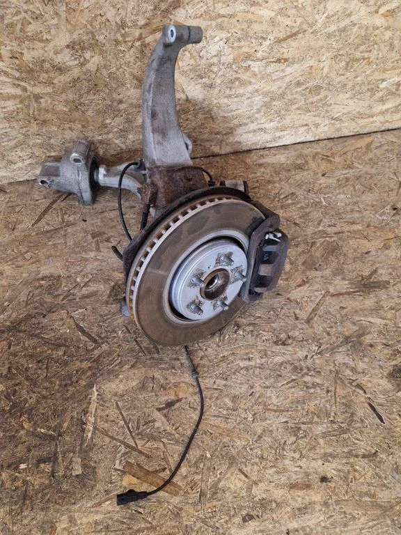 Front wheel hub spindle knuckle – right