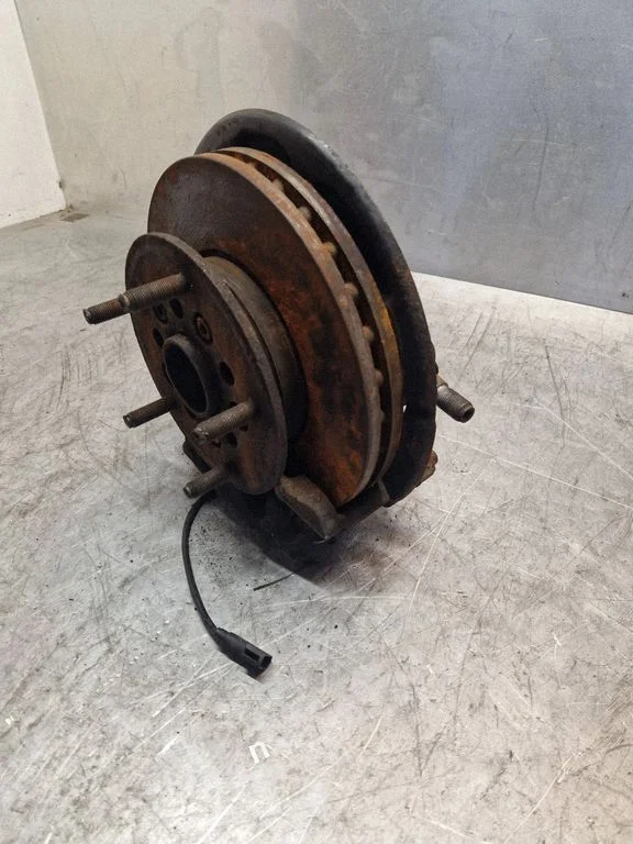 Front wheel hub spindle knuckle 2B302