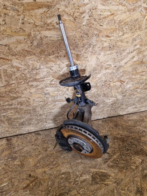 Front wheel hub spindle knuckle – left