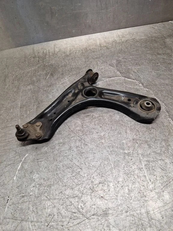 Front lower control arm/wishbone 6R0407151F