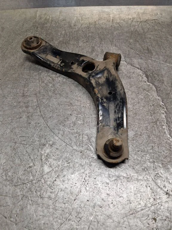 Front lower control arm/wishbone – KG Mobility Tivoli XLV (2015-), right