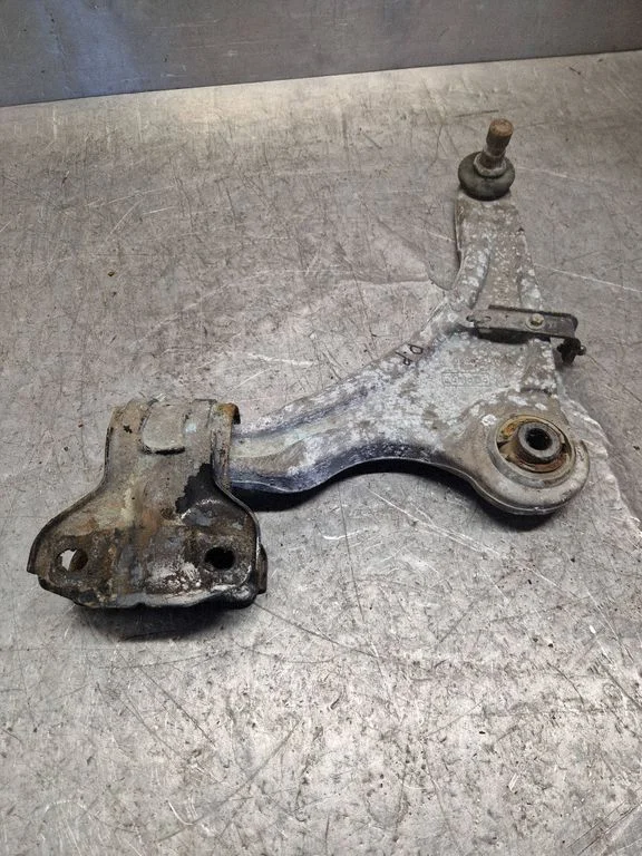 Front lower control arm/wishbone 060645
