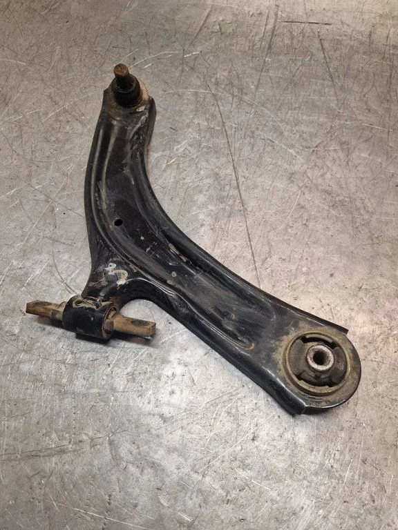 Front lower control arm/wishbone – right