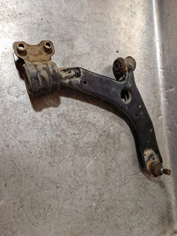 Front lower control arm/wishbone E14R