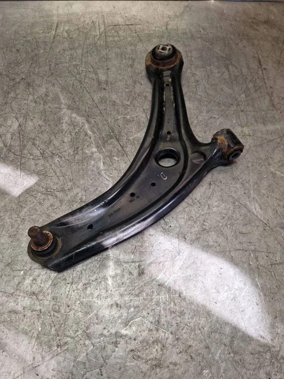 Wahacz przedni dolny H1BC3042R