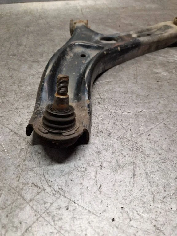 Front lower control arm/wishbone – left