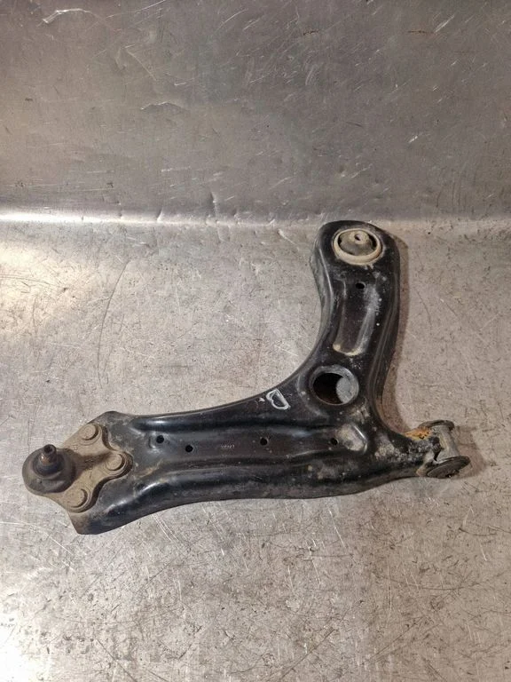 Front lower control arm/wishbone – right