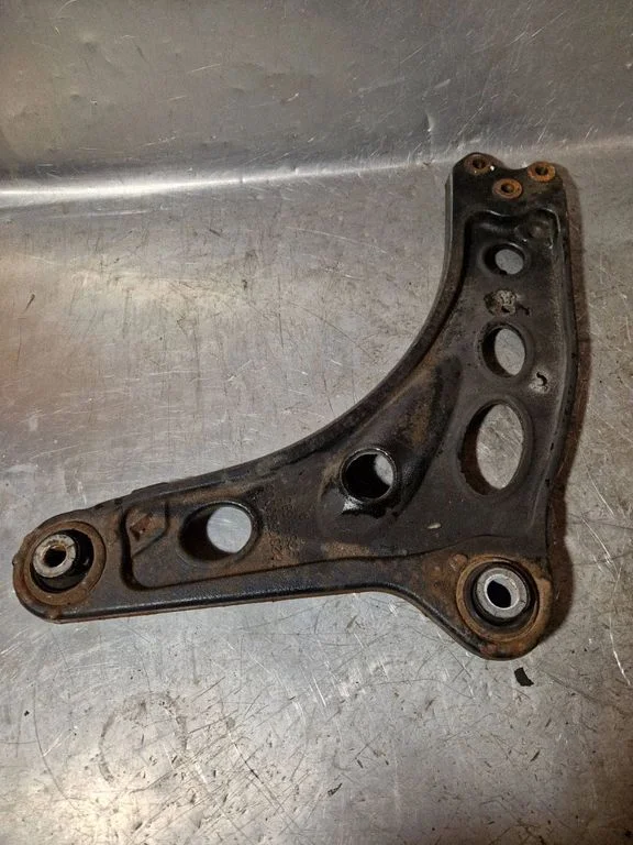 Front lower control arm/wishbone 8200588035