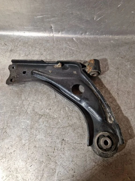 Front lower control arm/wishbone 98138523