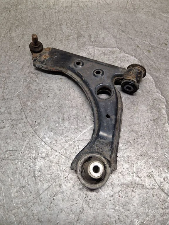 Front lower control arm/wishbone 10D151015