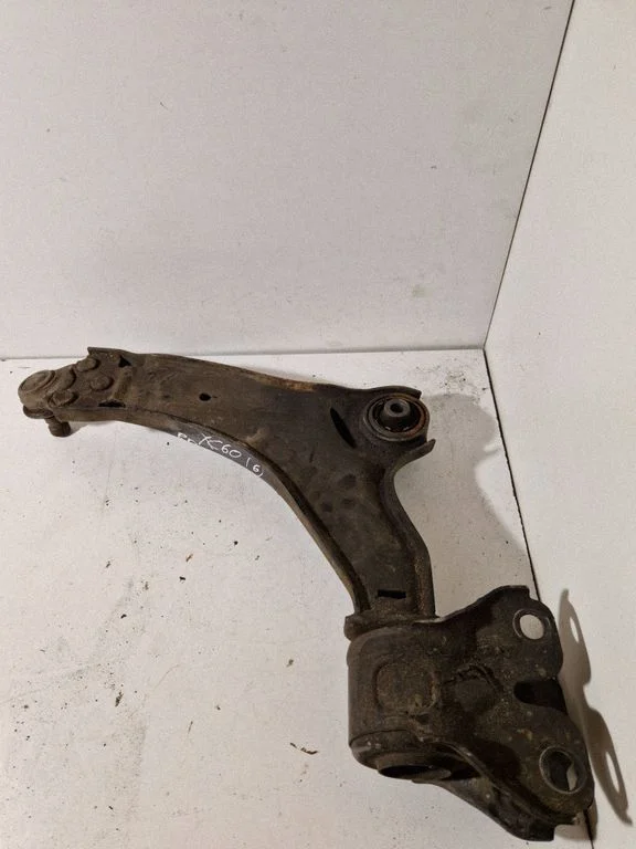 Front lower control arm/wishbone – right