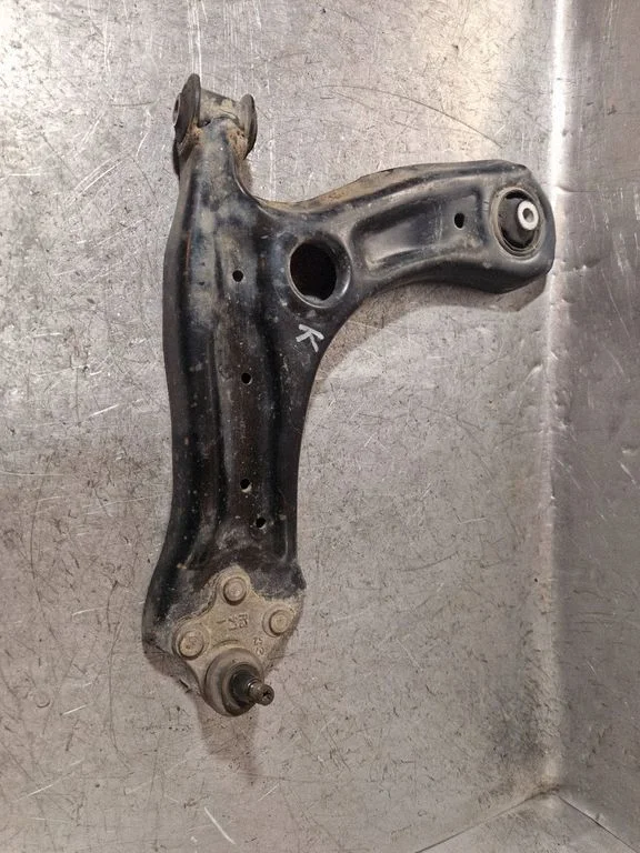 Front lower control arm/wishbone – left